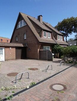 Westerland: Einzelhaus mit 5 Appartements, Garage und 3 Parkplätzen - Sylt