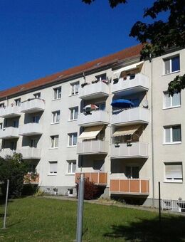 Moderne bezugsfertige 3 Zimmer-Wohnung im 3. OG mit Balkon in Merseburg - Merseburg