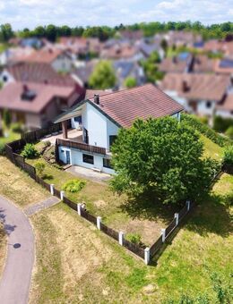 Zauberhaftes Wohnhaus in bester Lage mit unverbaubarem Blick + ca. 100m² Ausbaupotential im Dachgeschoss - Hechingen