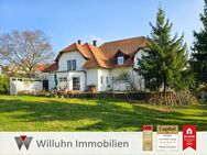 Weitläufiges Anwesen! Villa mit Einliegerwohnung, Kamin, 4 Garagen, Energie B - Borna