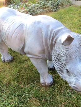 Dekofigur Nashorn klein Jungtier Gartendeko Tierfigur - Hergisdorf