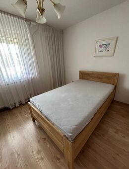 Bett mit Lattenrost (Preis ist verhandelbar) - Dortmund