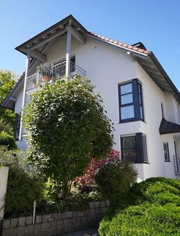 Schicke Wohnung mit Kamin, 2 Bädern, 2 Balkonen und Tiefgarage - und nur 3 Parteien! - Rosenheim