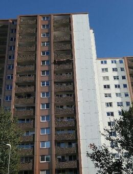ANSPRECHENDE 2-ZIMMERWOHNUNG MIT AUFZUG, LOGGIA, EINBAUKÜCHE UND TOLLER AUSSICHT! - Wuppertal