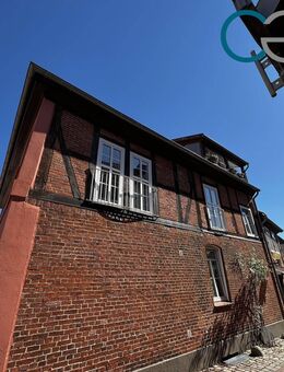 Gemütliche 3-Zimmer-Dachgeschosswohnung mit überdachtem Balkon im Herzen der Nienburger Altstadt! - Nienburg (Weser)