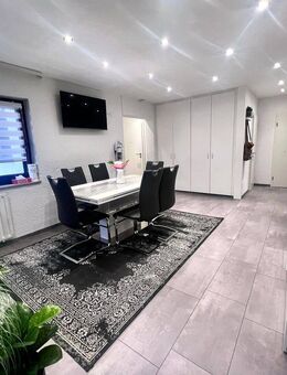 Gepflegte 4 Zimmer Wohnung mit Lift, Balkon und Garage - Waghäusel