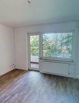 Toll geschnittene 3-Zimmer-Wohnung mit BALKON und WANNENBAD - Rendsburg