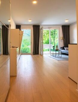 Hochwertiges 1-Zimmer-Apartment mit Einbauküche und Stellplatz - München
