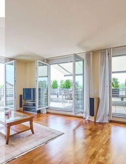 Exklusive Dachterrassenwohnung mit großem Wohnbereich und Weitblick - München