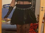 Femboy (18) suche schwarzen dom oder domina - Darmstadt