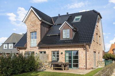 Helle, nach Süden ausgerichtete Haushälfte in guter Lage von Westerland (Dauerwohnraum)