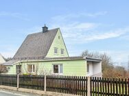 Solides Einfamilienhaus mit Garten in Lichtenberg zum Renovieren - Lichtenberg (Bayern)