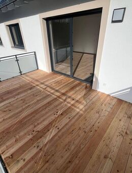Geräumige 3-Zimmer-Wohnung mit großem Balkon, Einbauküche und Stellplatz - Reischach