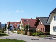 Einfamilienhaus mit Nebengebäuden und Gartenhaus - Lünebach