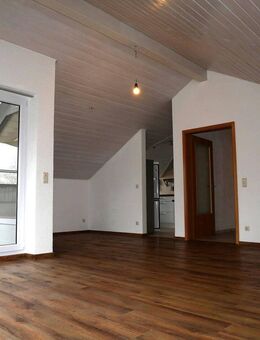 Dachgeschoss-Wohnung mit viel Charme und Loggia + Garage - Auenwald