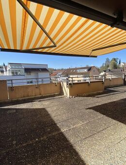 Backnang: Großzügige Penthouse-Wohnung mit Aufzug, Dachterrasse und Balkon in Innenstadtnähe - Backnang