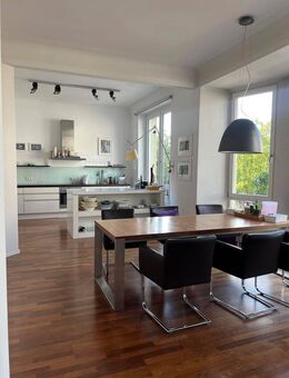 Wunderschöne Altbauwohnung mit großzügigem Wohnambiente - Düsseldorf