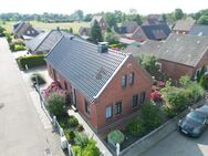 Nähe Fischerdorf Ditzum - Modernisiertes Einfamilienhaus mit ELW und Garage in ruhiger Siedlungslage - Emden