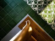 Gostenhof ! Chice 3-er WG taugliche 4-Zi-DG-Altbau-Whg. 84 m², Einbauküche, 3.OG ohne Aufzug - Nürnberg