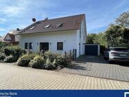 Modernes Einfamilienhaus mit schönem Garten, Solar, Photovoltaik und Garage in Dedenhausen/Uetze - Uetze