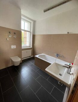 Objekt-Nr.: 14323 - Schöne vermietete 3-Zimmer-Maisonette-ETW mit Wanne im EG / 1. OG in Plauen (Reusa) - Plauen