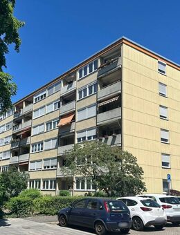 Sofort bezugsfrei! Gepflegte 3-Zimmer-Wohnung mit Ausblick und Aufzug - Nürnberg