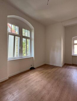 **ERSTBEZUG** - neu modernisierte Altbau 2-Raum Wohnung mit Balkon und EBK in Dresden-Striesen - Dresden