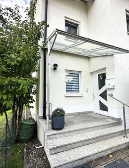 Top modernisiert, sofort beziehbar: Reihenendhaus mit 6 Zimmern, Garten & Garage. - Neustadt (Coburg)