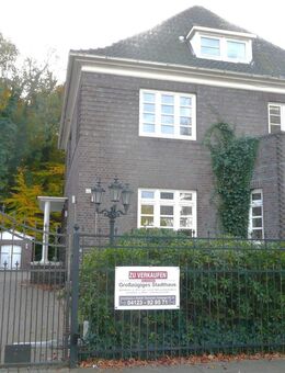 25355 Barmstedt Stattliche zweigeschossige Stadtvilla mit Walmdach im anthraziten Hartbrandklinker mit separatem ca 65 qm Nebengebäude als Büro ! - Barmstedt