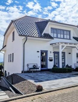 Traumhaftes EFH mit Einliegerwohnung und unverbaubarem Meerblick in Sassnitz - Sassnitz