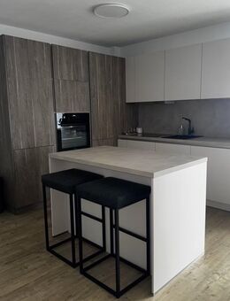 Moderne Küche mit Inselblock inkl. Elektrogeräte - Göppingen