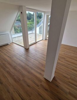Frisch sanierte helle 4 Raumwohnung + 2 Bäder + Balkon - Auerbach (Vogtland)