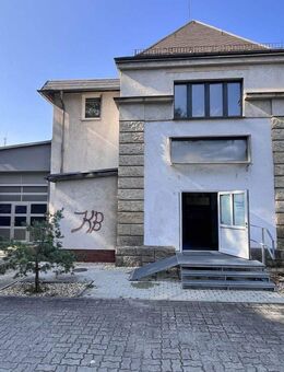 Gewerbeimmobilie in Zwickau: Sanierte denkmalgeschützte Trafostation mit Garagen - für Büro & Studio - Zwickau