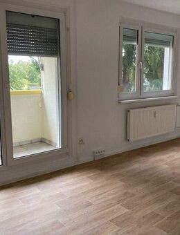 3 Zimmer im Erdgeschoß mit Dusche und Balkon! - Dessau-Roßlau
