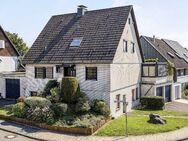 Freistehendes Zweifamilienhaus mit drei Garagen in Ratingen-Homberg - Ratingen
