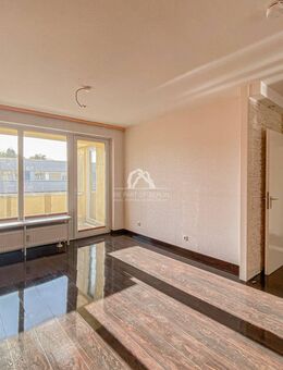 HELLE UND GEPFLEGTE WOHNUNG MIT SCHÖNEM WESTBALKON UND AUFZUG! RUHIG & GRÜN GELEGEN! PROVISIONSFREI! - Berlin