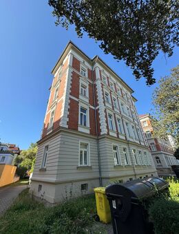 Kapitalanlage in der Brühlervorstadt: Eine lichtdurchflutete Zwei-Zimmer-Wohnung im Hochparterre mit Balkon, Einbauküche und Tageslichtbad - Erfurt