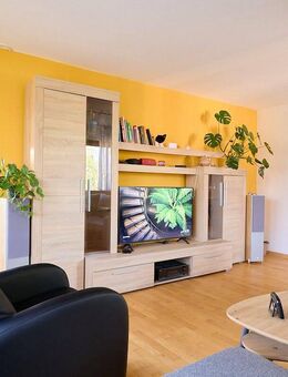Charmante 3,5 Zimmer Wohnung mit Loggia, Tiefgaragenplatz und Außenstellplatz - Fellbach