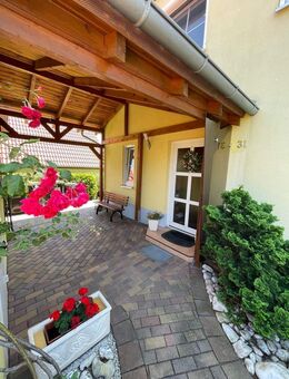 Charmantes Einfamilienhaus mit sonniger Terrasse und Blick ins Grüne in toller Lage von Freital! - Freital