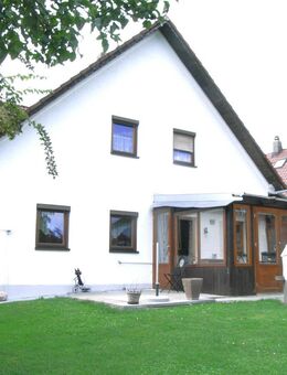 Gepflegtes Einfamilienhaus mit Nebengebäuden - Vilsheim
