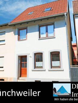 PFLEGELEICHTES PLATZWUNDER-HAUS MIT BALKON, FREISITZ UND NEBENGEBÄUDE - Münchweiler (Alsenz)