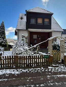 Sanierungsbedürftiges Ein-/Zweifamilienhaus in Waldrandlage von Neuhaus im Solling - Holzminden