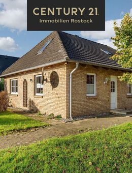 Familienfreundlicher Bungalow mit großem Grundstück, ausgebautem Dachgeschoss und Doppelgarage - Rostock Wiethagen