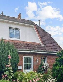 Moderne Doppelhaushälfte mit verwunschenem Garten in Sackgassenlage von Zarnekau - Süsel