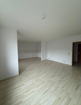 Schöne helle renovierte Dachgeschoss 2 Raum Wohnung in Hartenstein ab sofort zu vermieten - Hartenstein (Sachsen)