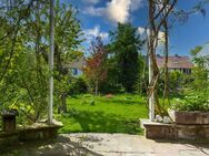 Großzügiges Einfamilienhaus mit Charme, Pool und traumhaftem Garten in bester Lage von Lüneburg - Lüneburg