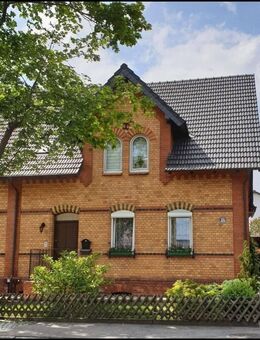 Dörfles- Esbach: Wunderbares Klinker-DHH/ EFH mit Carport, 3 Stellpl. u. Garten - Dörfles-Esbach