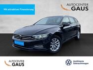 VW Passat Variant, 2.0 TDI Business, Jahr 2023 - Bielefeld