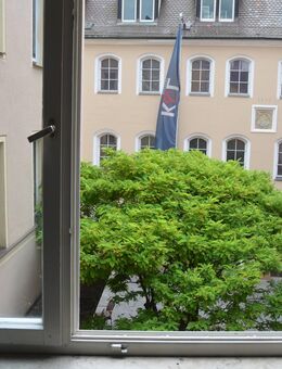 Großzügige 5-Zimmer Altstadt-Wohnung, Einbauküche und Esszimmer, Master-Badezimmer, Gäste-Badezimmer, Hauswirtschaftsraum in Top-Innenstadt Lage - Amberg