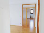 3,5 Zimmer DG-Wohnung ruhig, zentral, Holzparkett, Einbaumöbel - Bad Boll